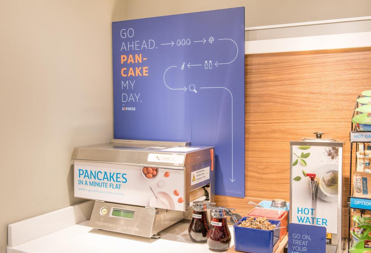 Holiday Inn Express & Suites Columbia-I-26 @ Harbison Blvd By Ihg Eksteriør bilde