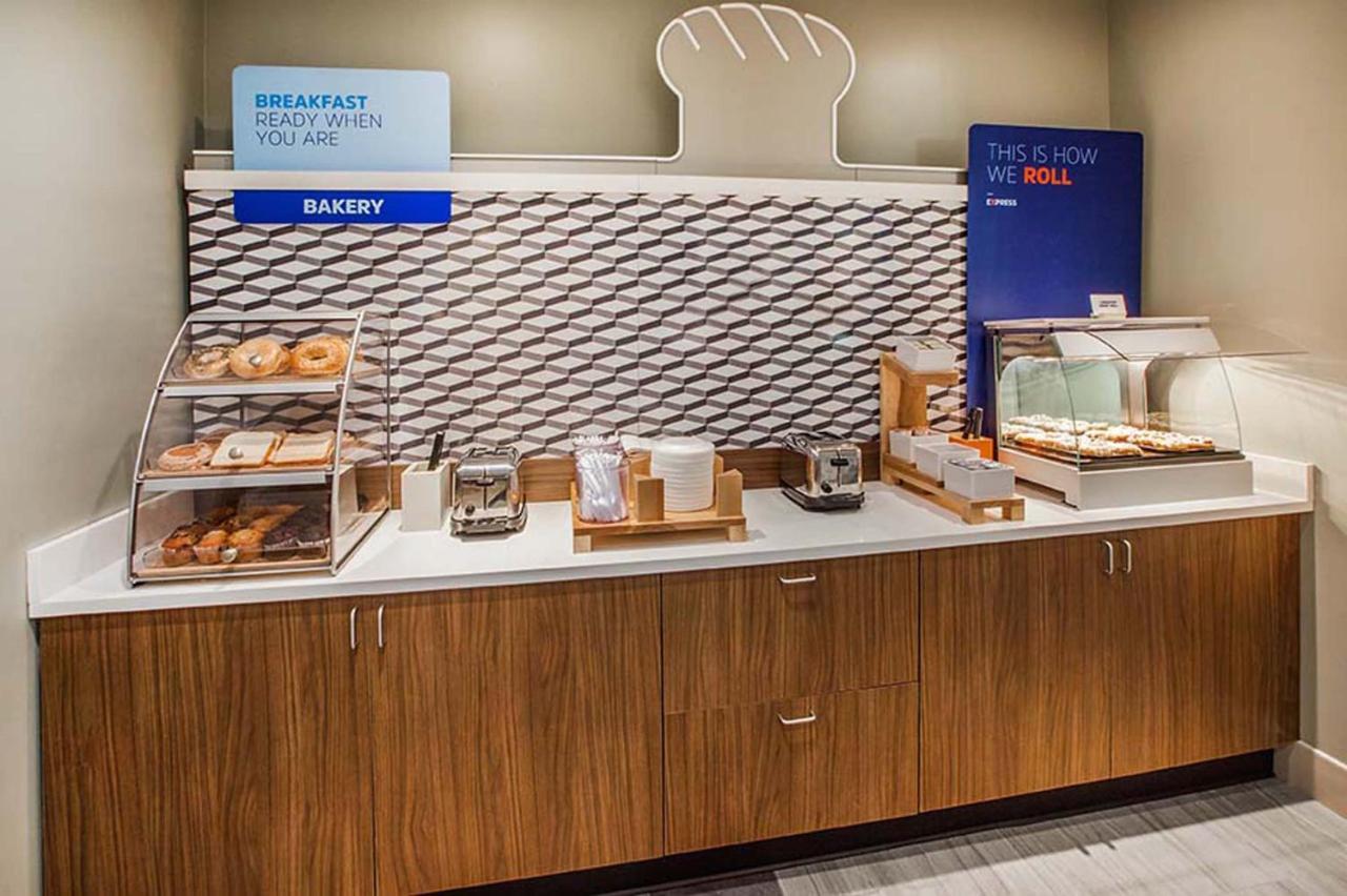 Holiday Inn Express & Suites Columbia-I-26 @ Harbison Blvd By Ihg Eksteriør bilde