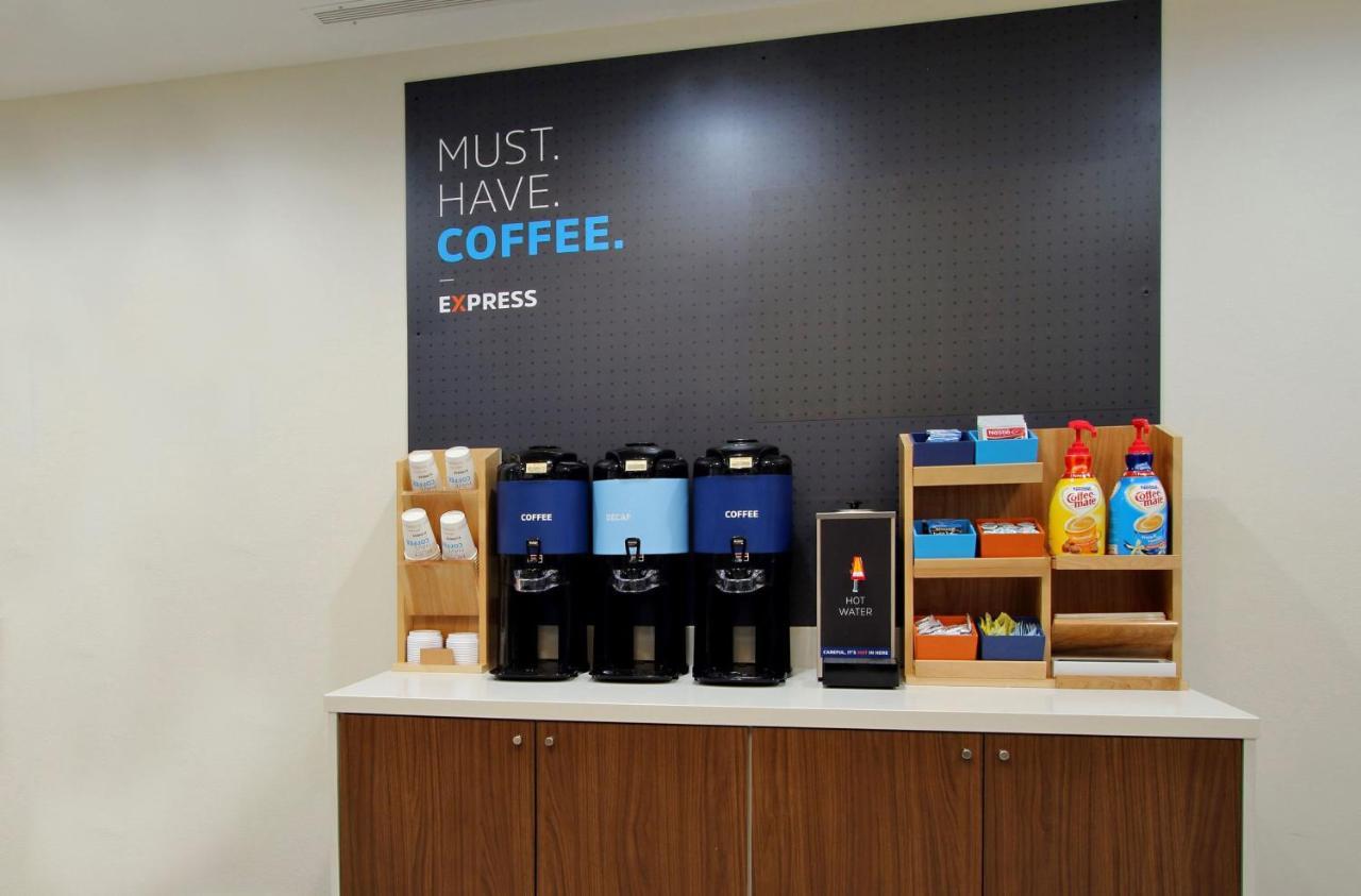 Holiday Inn Express & Suites Columbia-I-26 @ Harbison Blvd By Ihg Eksteriør bilde